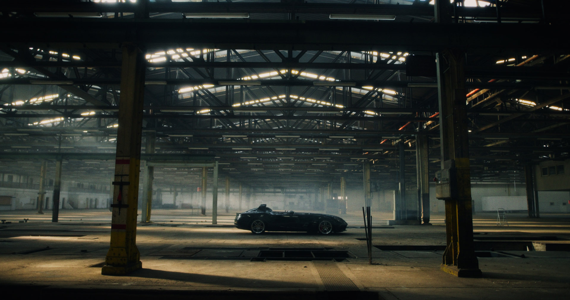 Mercedes SLR McLaren far away side view