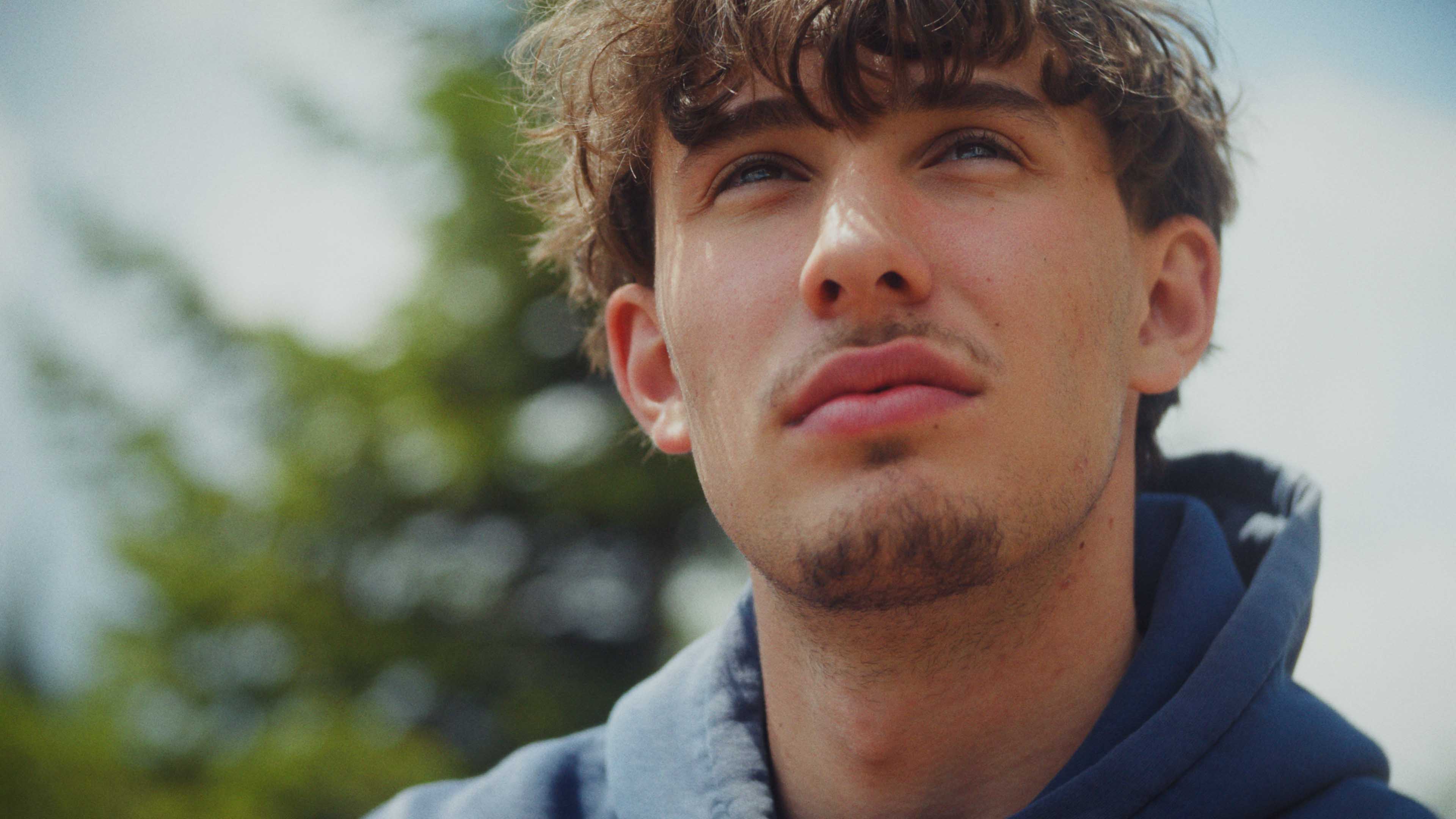 Mercedes SLR McLaren far away side view